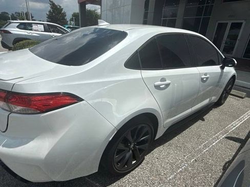 Used 2023 Toyota Corolla SE FWD image 3