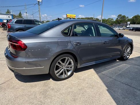 Used 2018 Volkswagen Passat 2.0T S FWD image 5