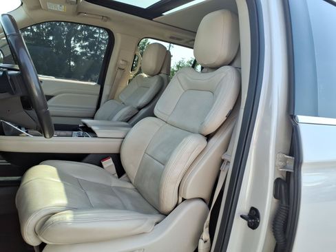 Used 2021 Lincoln Navigator Reserve AWD/4WD image 12