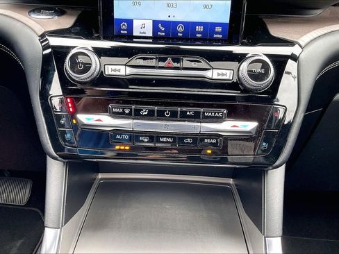 Used 2023 Ford Explorer Platinum w/ Technology Package AWD/4WD image 33