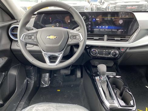 New 2026 Chevrolet Trax LT image 7
