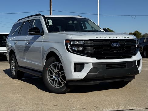 New 2025 Ford Expedition Active image 2