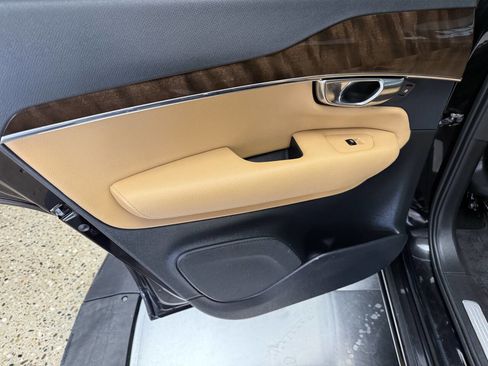 Used 2016 Volvo XC90 T6 Momentum w/ Momentum Plus Package image 26