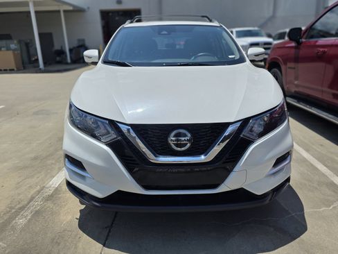 Used 2021 Nissan Rogue Sport SL FWD image 2