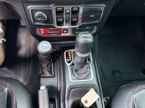 Used 2018 Jeep Wrangler Unlimited Rubicon AWD/4WD image 24