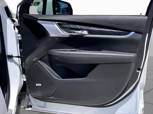 Used 2025 Cadillac XT6 Premium Luxury FWD image 21