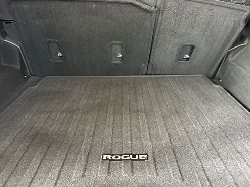 Used 2022 Nissan Rogue SV image 16