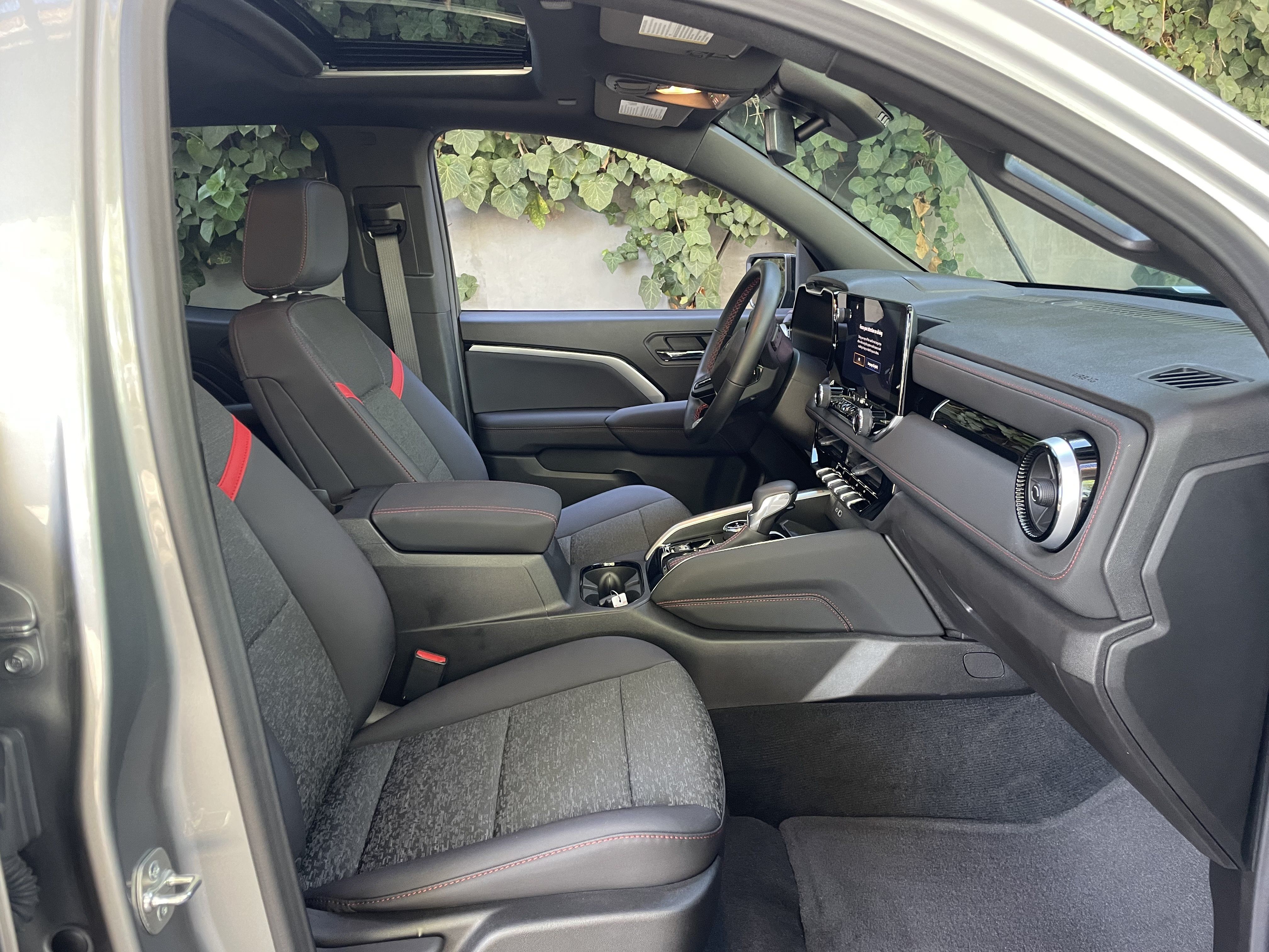 Used 2026 Chevrolet Colorado Z71 AWD/4WD image 4