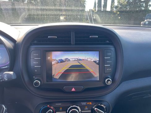 Used 2025 Kia Soul LX w/ LX Technology Package image 22