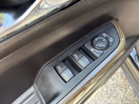 Used 2023 GMC Acadia SLE FWD image 22