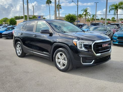 Used 2023 GMC Terrain SLE w/ Driver Convenience Package FWD image 3