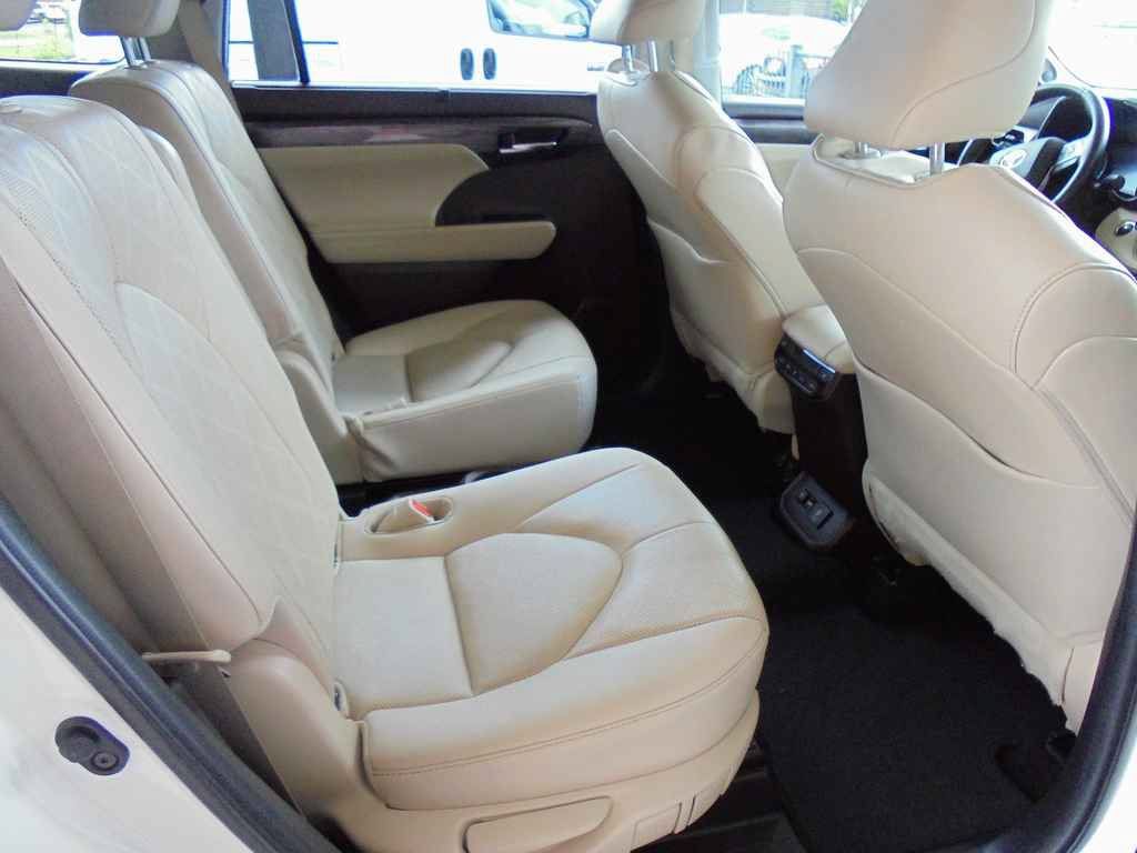 Used 2021 Toyota Highlander Platinum AWD/4WD image 10