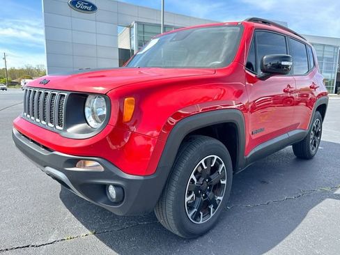Used 2023 Jeep Renegade Latitude AWD/4WD image 1