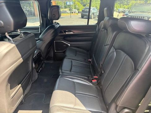 Used 2024 Jeep Wagoneer L Series II w/ Flexible Seating Group AWD/4WD image 8