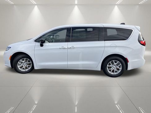 New 2026 Chrysler Pacifica Select image 5