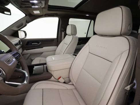 Certified 2025 GMC Yukon Denali w/ Sun & Power Step Package image 10