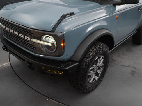 Used 2023 Ford Bronco Badlands image 11