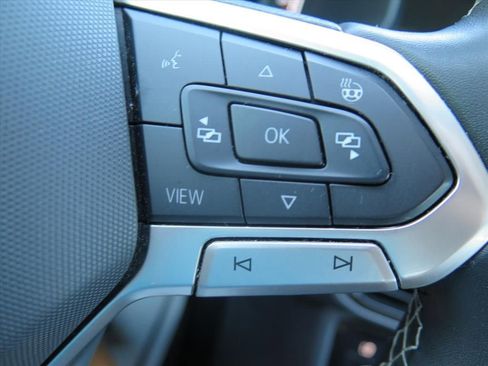 Used 2022 Volkswagen Taos SEL AWD/4WD image 13