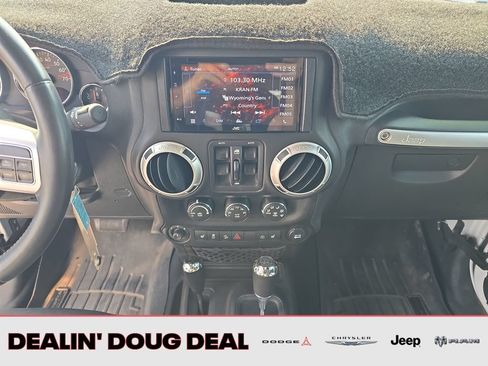 Used 2015 Jeep Wrangler Unlimited Rubicon AWD/4WD image 19