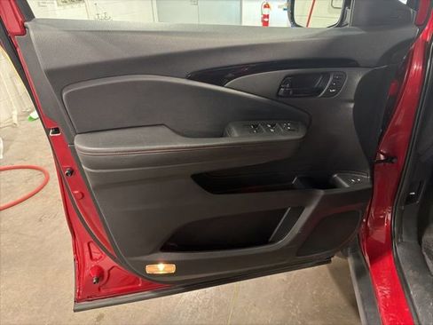 Used 2025 Honda Passport Black Edition image 7