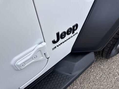 Used 2024 Jeep Wrangler Unlimited Sport AWD/4WD image 19