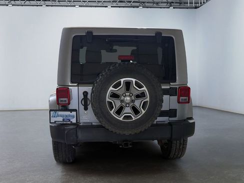 Used 2015 Jeep Wrangler Unlimited Rubicon w/ Connectivity Group image 4