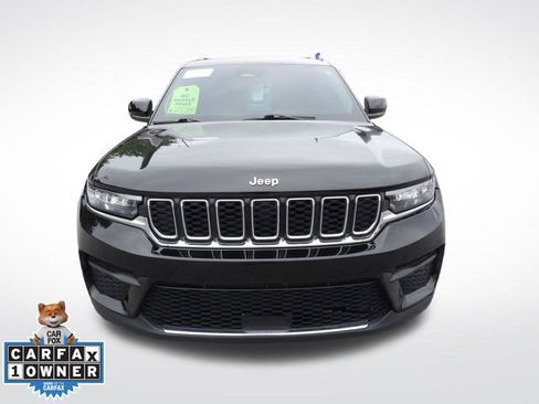 Used 2023 Jeep Grand Cherokee Laredo AWD/4WD image 2