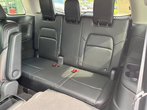 Used 2024 Nissan Pathfinder Platinum AWD/4WD image 17