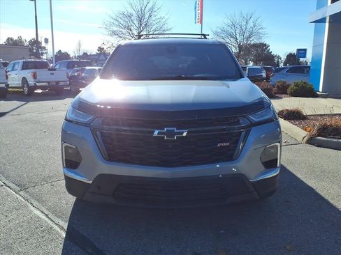 Used 2023 Chevrolet Traverse RS image 2