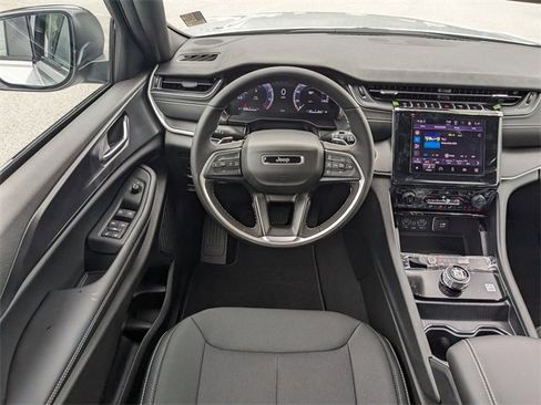 New 2025 Jeep Grand Cherokee Laredo X w/ Luxury Tech Group I image 16