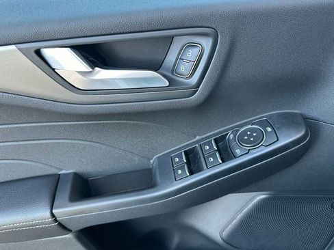 New 2025 Ford Escape SE image 35