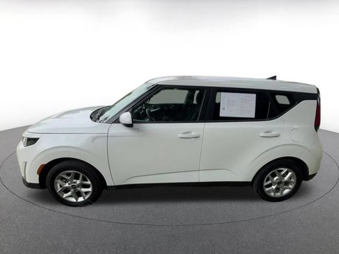 Used 2025 Kia Soul LX w/ LX Technology Package FWD image 9