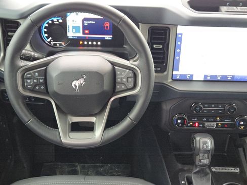 Used 2024 Ford Bronco Outer Banks image 25