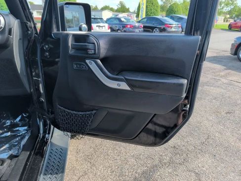 Used 2015 Jeep Wrangler Unlimited Sahara w/ Max Tow Package AWD/4WD image 20