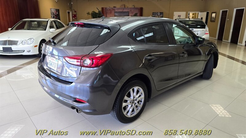 Used 2018 MAZDA MAZDA3 Sport FWD image 4