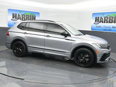 Used 2023 Volkswagen Tiguan SE R-Line FWD image 7