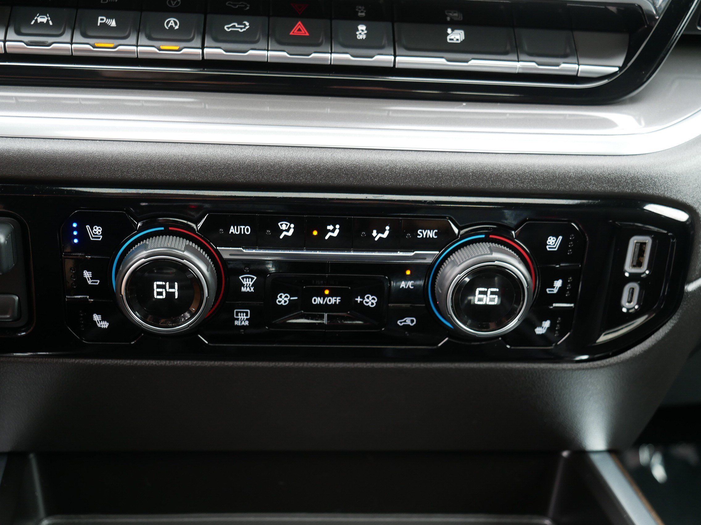 Certified 2025 Chevrolet Silverado 1500 High Country w/ High Country Premium Package AWD/4WD image 23