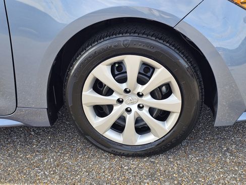 Used 2025 Toyota Corolla LE image 6