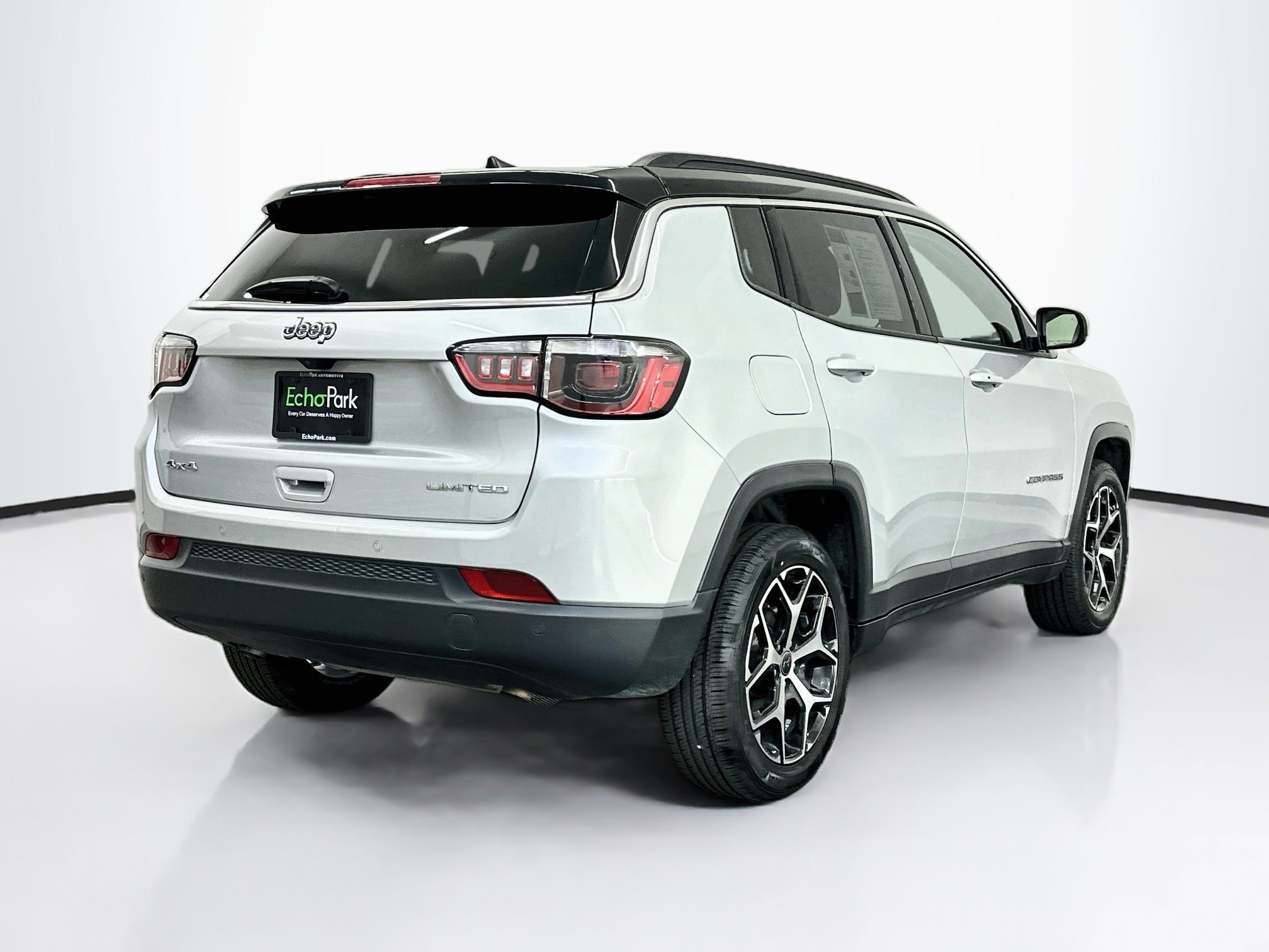 Used 2025 Jeep Compass Limited AWD/4WD image 9