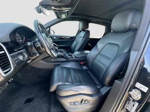 Used 2022 Porsche Cayenne AWD/4WD image 21