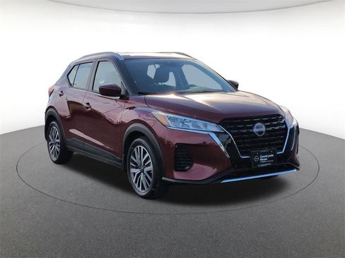 Used 2024 Nissan Kicks SV image 3