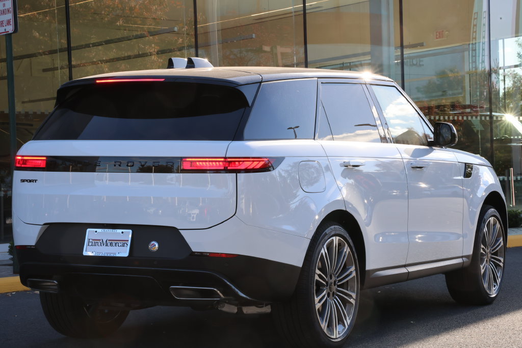 New 2027 Land Rover Range Rover Sport SE AWD/4WD image 2