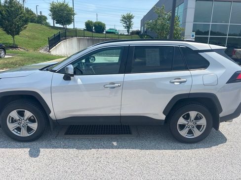 Used 2022 Toyota RAV4 XLE w/ Convenience Package AWD/4WD image 10
