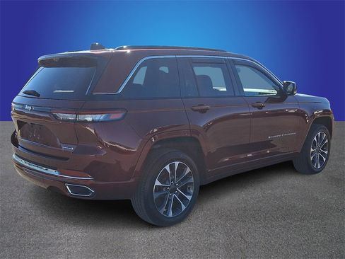 Used 2024 Jeep Grand Cherokee Overland w/ Luxury Tech Group IV image 4