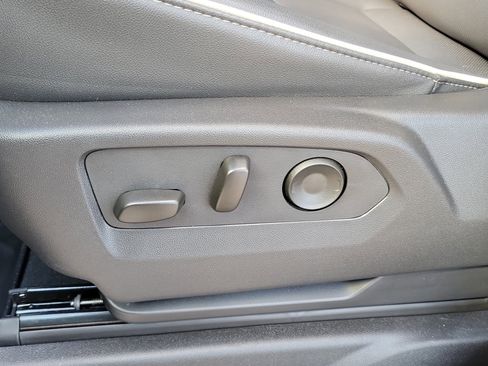 Used 2025 GMC Yukon XL Elevation image 13