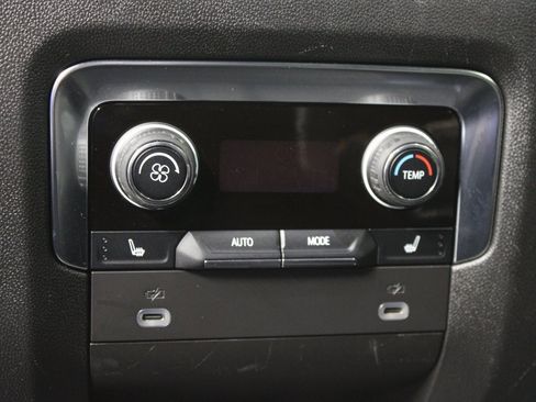 Used 2023 Chevrolet Suburban Premier image 11