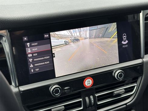 Used 2025 Porsche Macan image 25