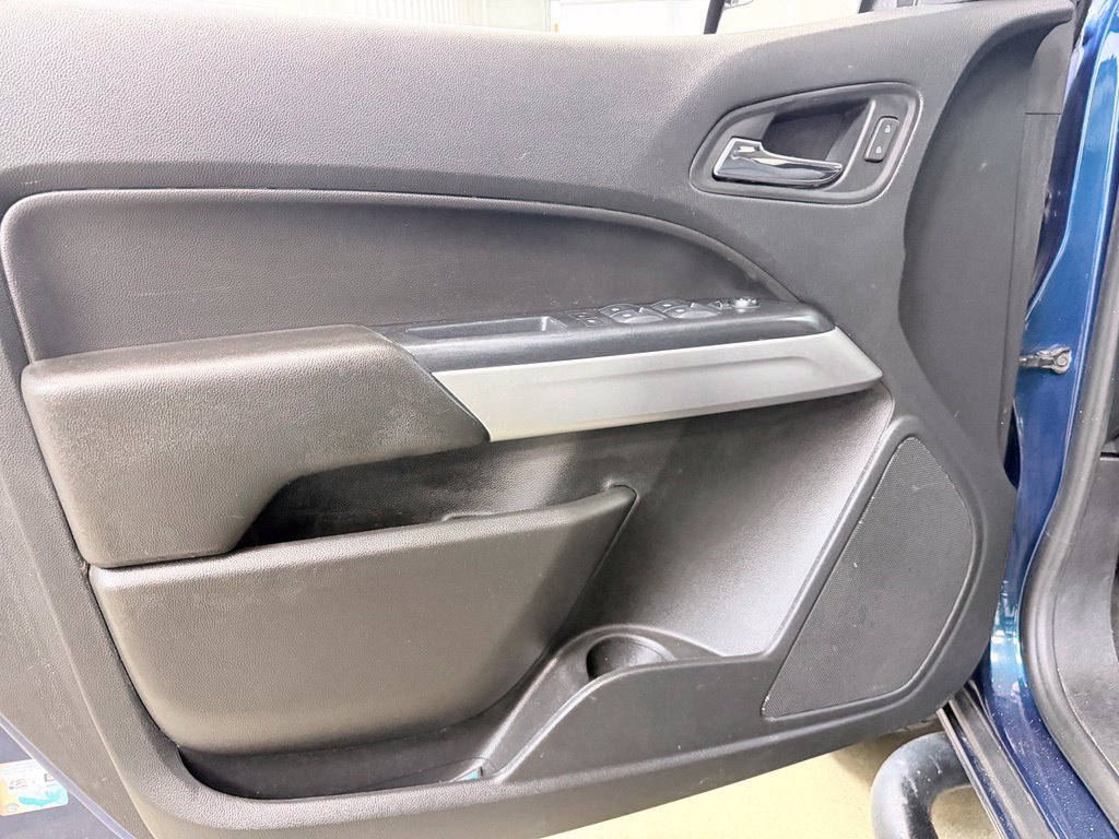 Used 2020 Chevrolet Colorado LT w/ LT Convenience Package AWD/4WD image 9