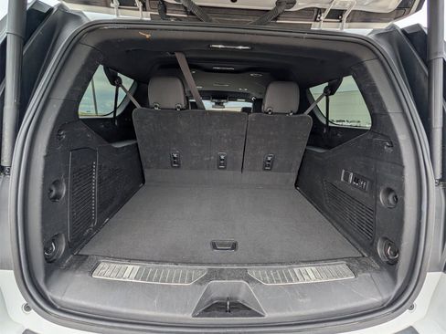 Used 2023 Chevrolet Suburban Premier image 26