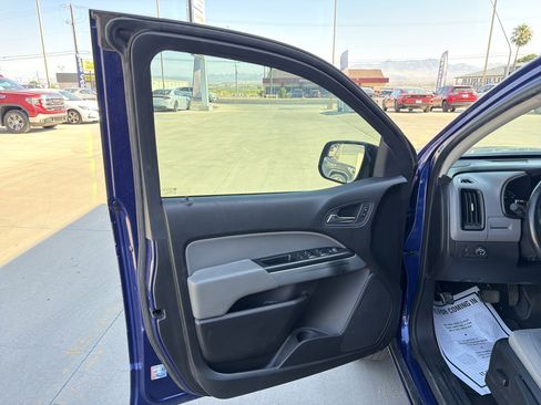 Used 2016 Chevrolet Colorado LT w/ LT Convenience Package RWD image 13